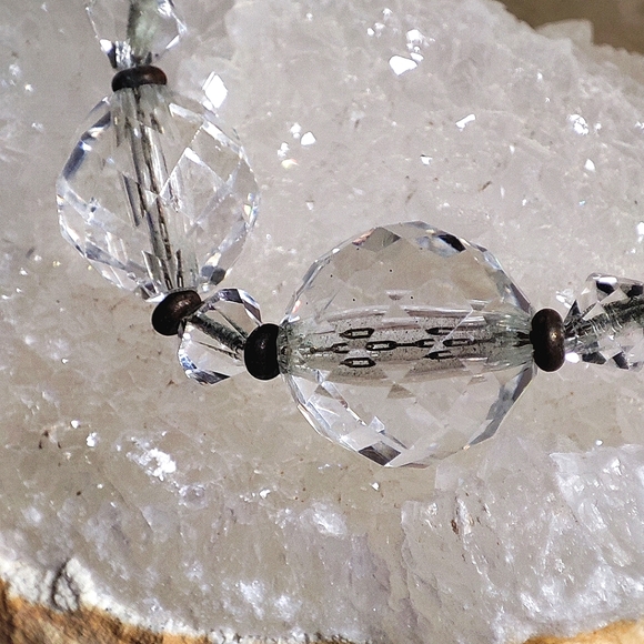 Heavily Faceted Vintage Clear Crystal Single Strand Necklace Strung on a Chain - Picture 5 of 13